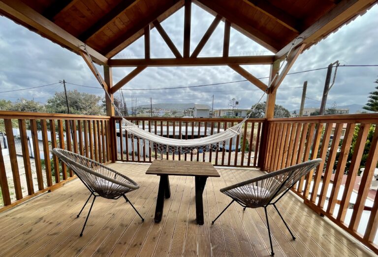 Balcony & seating area
