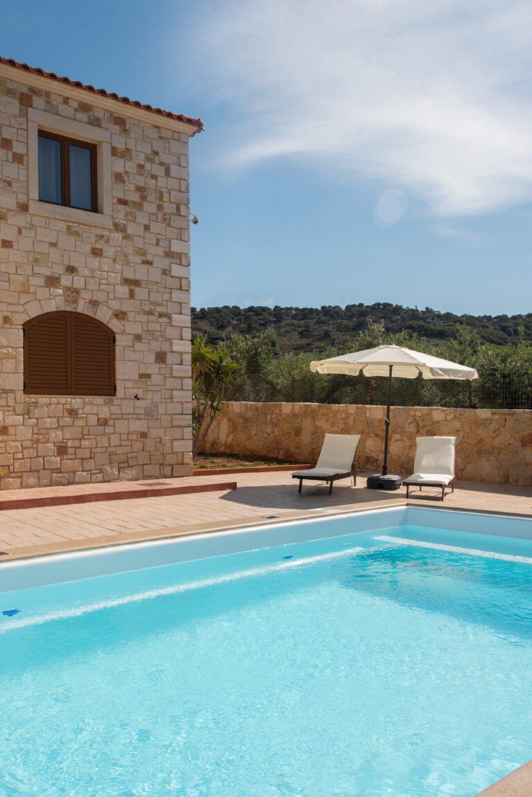 Swimming pool & sun loungers